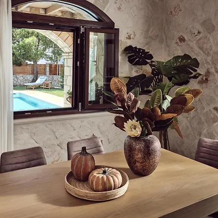 Villa Casa Di Pietra, A Private Retreat With Heated Pool, By Thinkvilla Gaitani